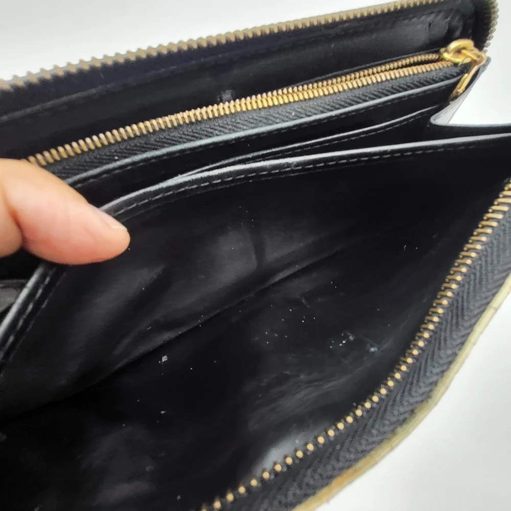 LOUis Vuitton Suhali Leather Zippy Long Wallet..Authentic..